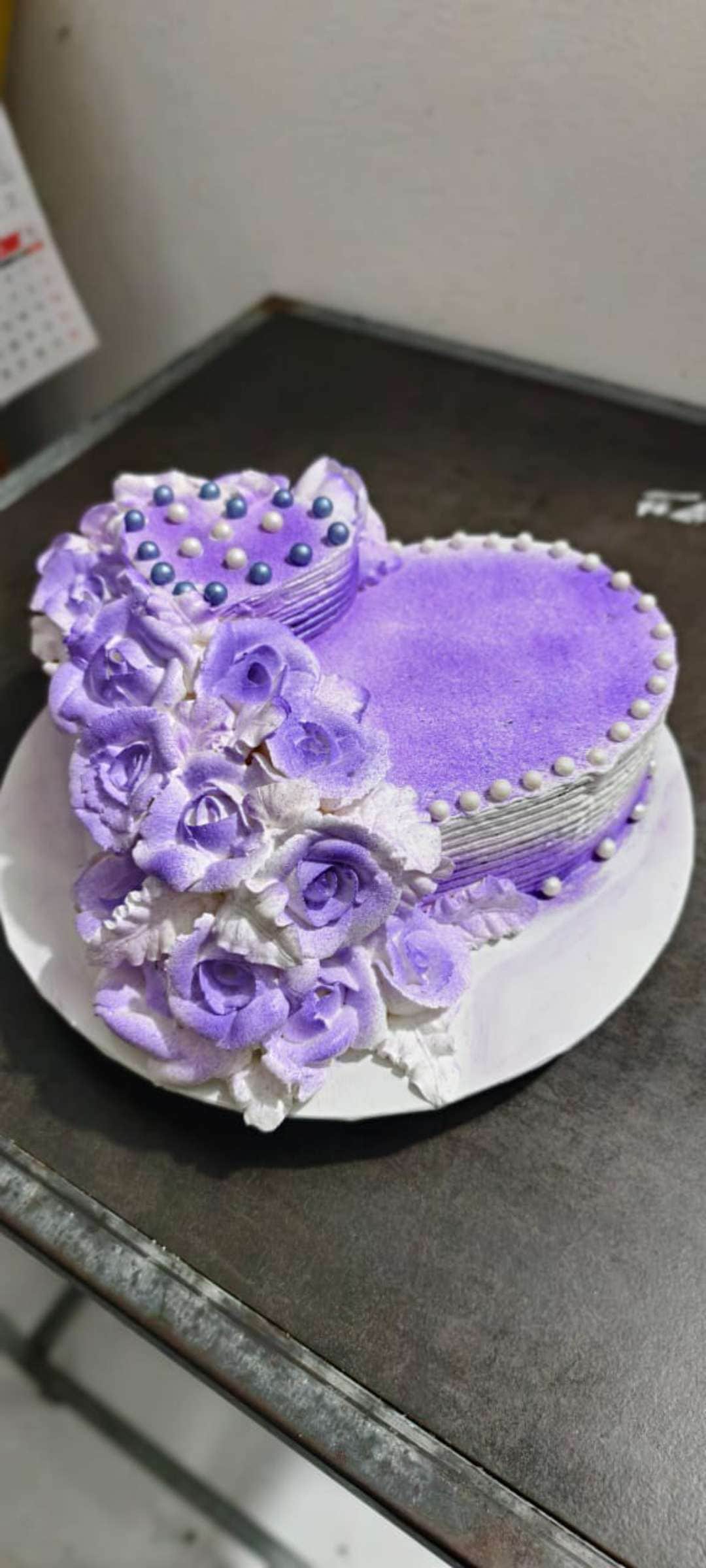 Icing cake