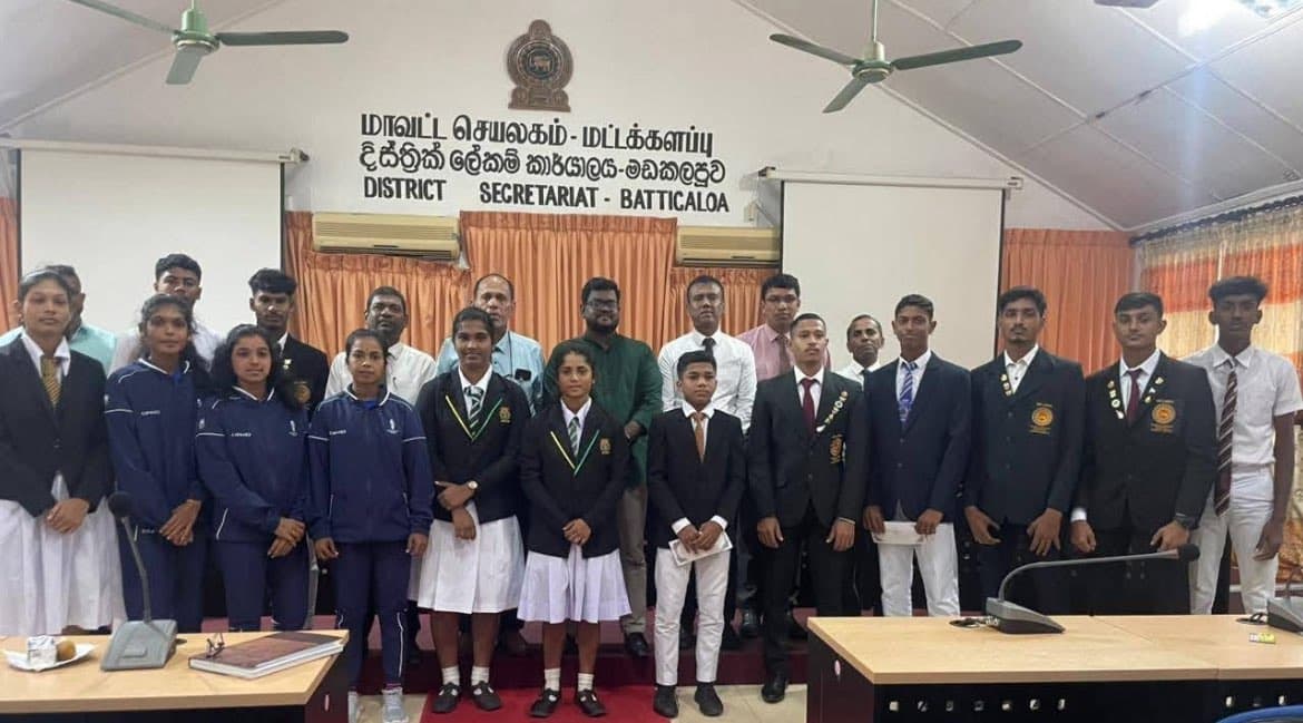 Cheques Awarded to Outstanding Eastern Province School Students