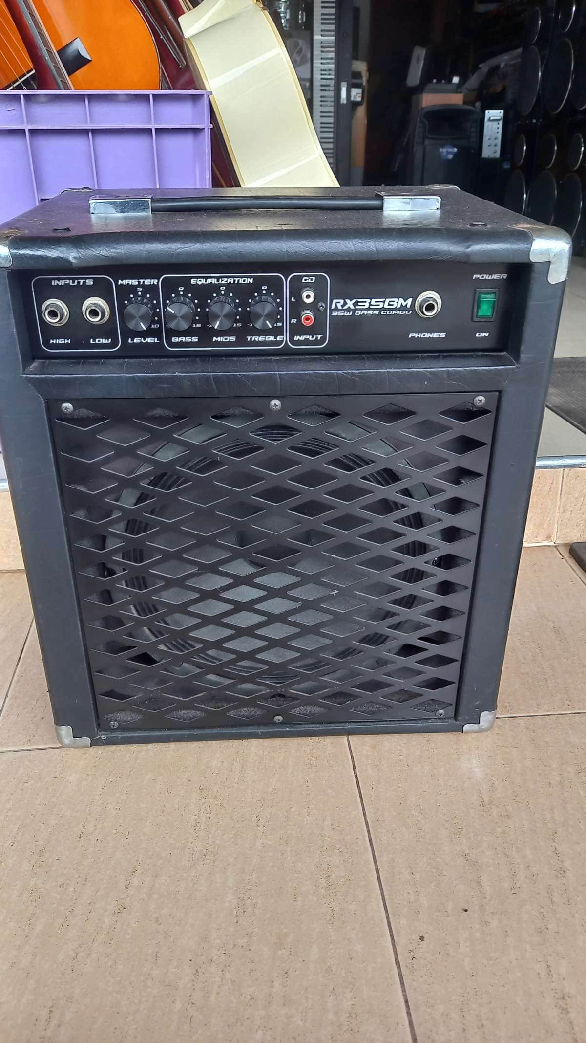 BASS GUITAR AMPLIFIER